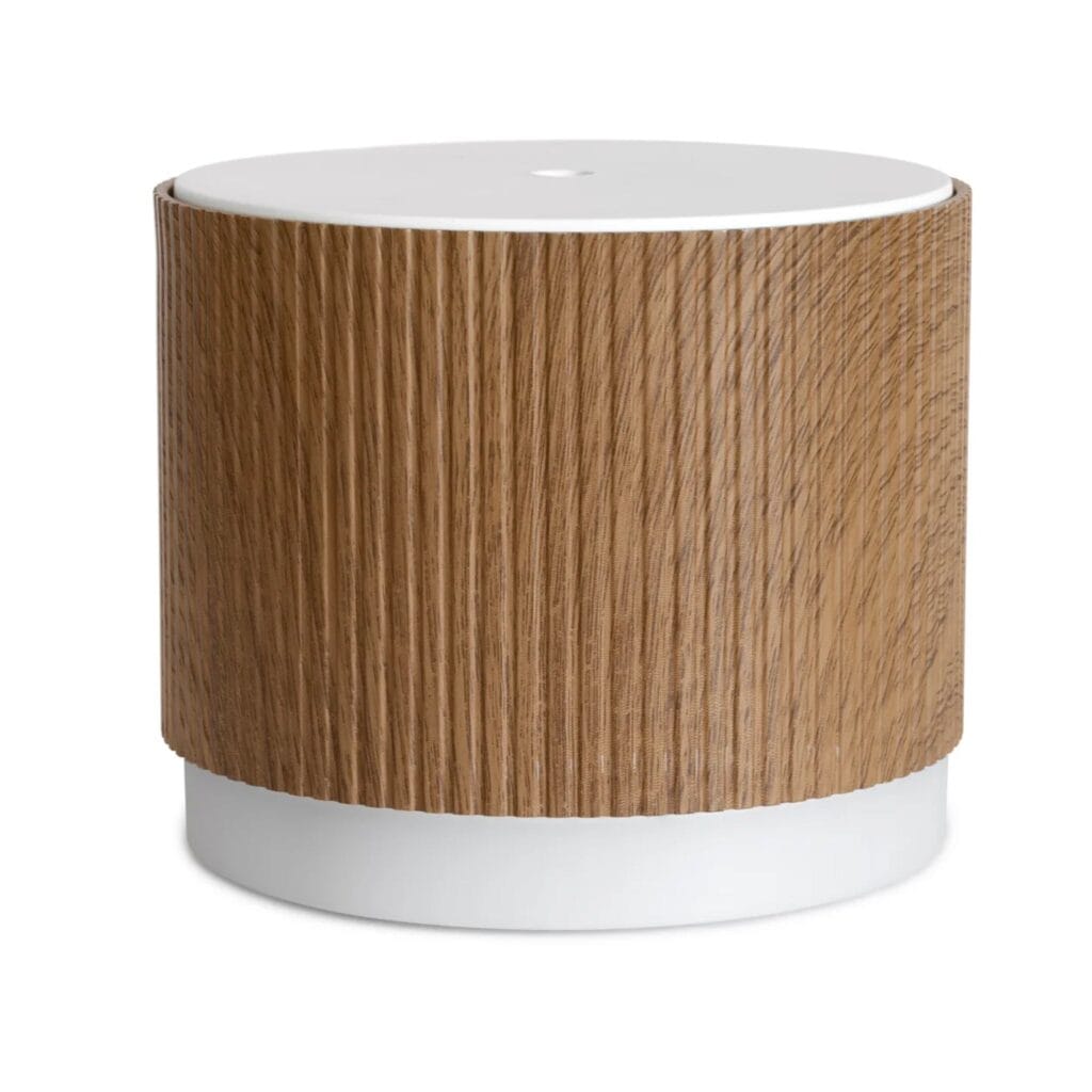 The Clarity Diffuser comes in a beautiful white and wood design. Diffusers work by breaking 100% essential oils down into micro molecules and then projecting them into the air to fill a room or workspace.
