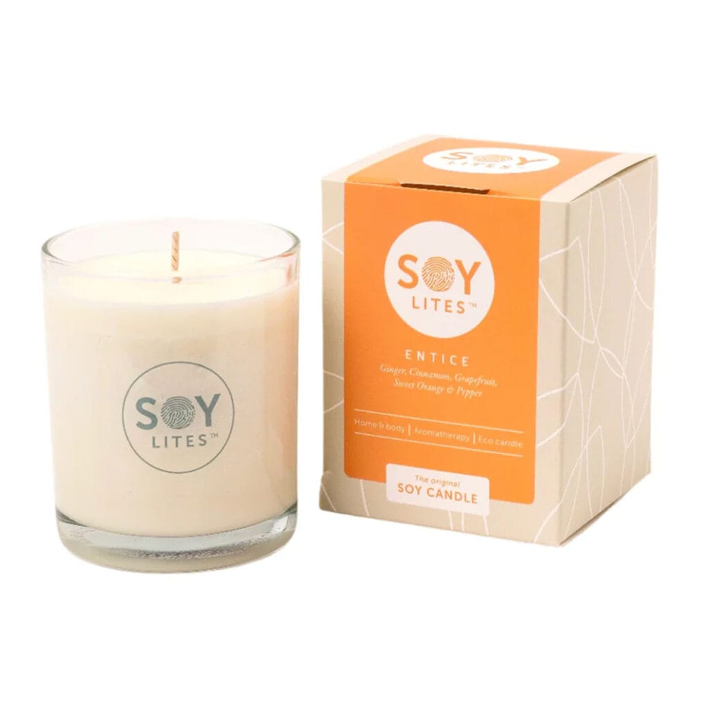 A warm, spicy blend oozing with the scent of a European winter, rounded with freshness of naartjie. Environmentally friendly candle that burns beautifully. The warm oil that forms around the wick when burning is full of Vitamin E and Lecithin and an amazing moisturising and nourishing treatment for your skin.