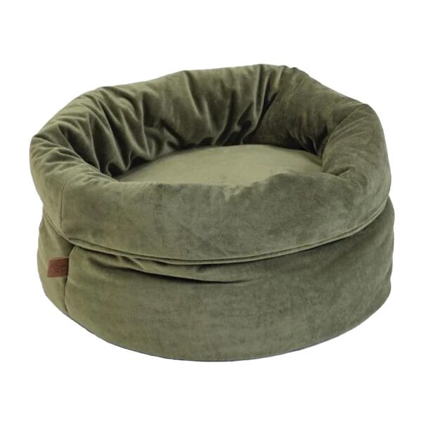 Luxuriously soft velvet cat basket for all cats and kittens to nap in style. Dimensions 45 x 45 x 35 cm