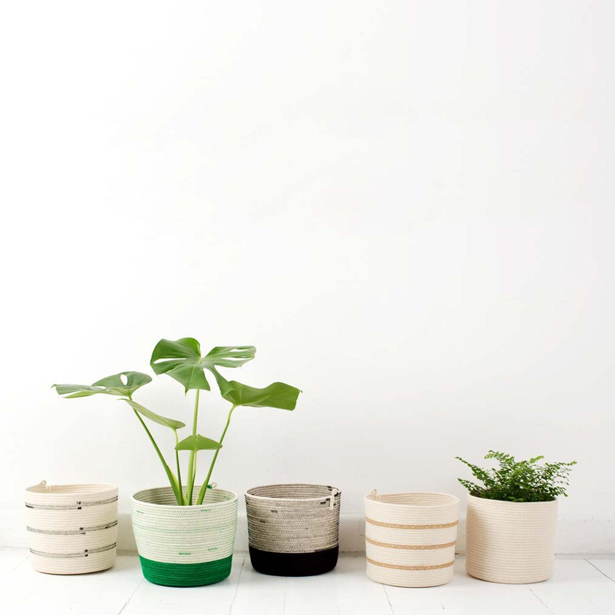 This awesome basket is great to use for pot plants, or for holding kitchen utensils, hand towels, bathroom accessories, baby products or miscellaneous collections