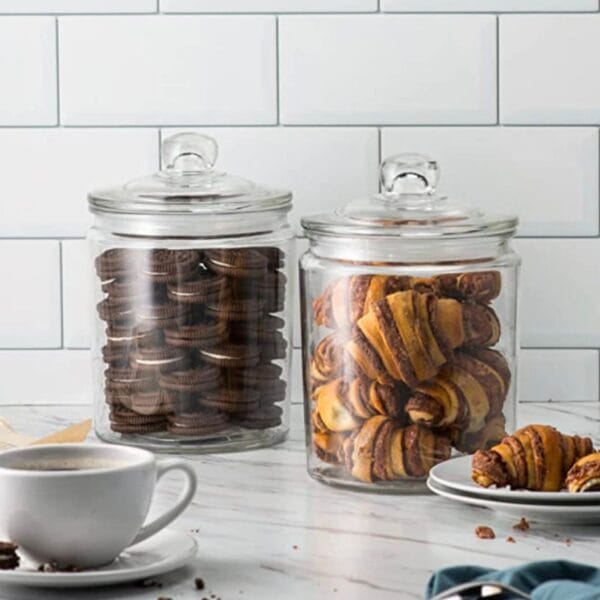 Keep your food items fresh and easily visible in this large glass jar with seal lid. Perfect for the kitchen counter top to display biscuits or for cereal storage in the pantry.