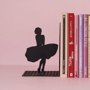 A bookend dedicated to the icon Marilyn Monroe. This metal bookend will make the perfect gift for avid readers and bookworms.
