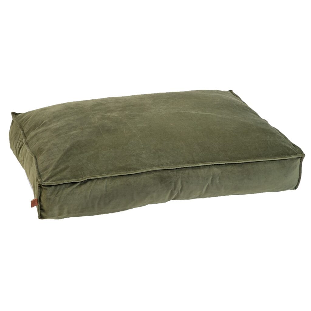Luxuriously soft velvet cushion for all breeds of dogs to nap in style. Dimensions 100 x 70 x 15 cm