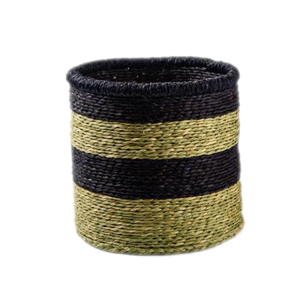 Great for every room of the house to keep everything organised. Useful for storing blankets, towels, toys, a plant and much more. Multiple stylish colours and sizes available to suit everyone’s needs. Dimensions Small : 16 x 16 cm Medium : 22 x 24 cm Large : 26 x 24 cm