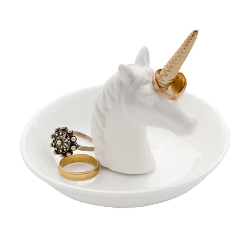 Keep all your little treasures safe and sound with this mystical unicorn ceramic ring holder Dimensions 10 x 10 x 8,5 cm