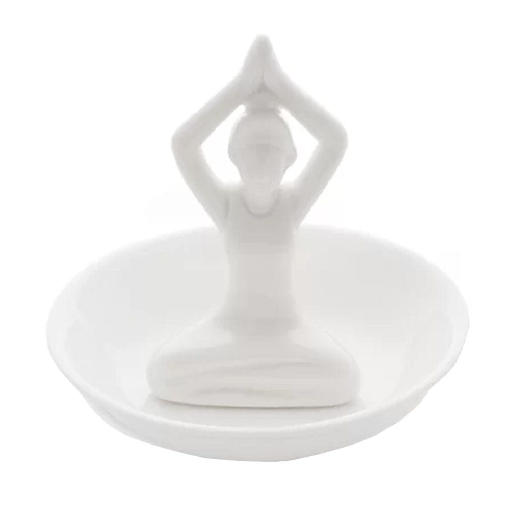 Keep all your little treasures safe and sound with this ceramic yoga inspired ring holder Dimensions 9,5 x 10 x 10 cm