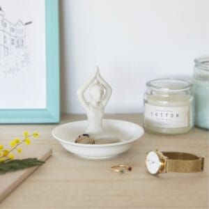 Keep all your little treasures safe and sound with this ceramic yoga inspired ring holder Dimensions 9,5 x 10 x 10 cm