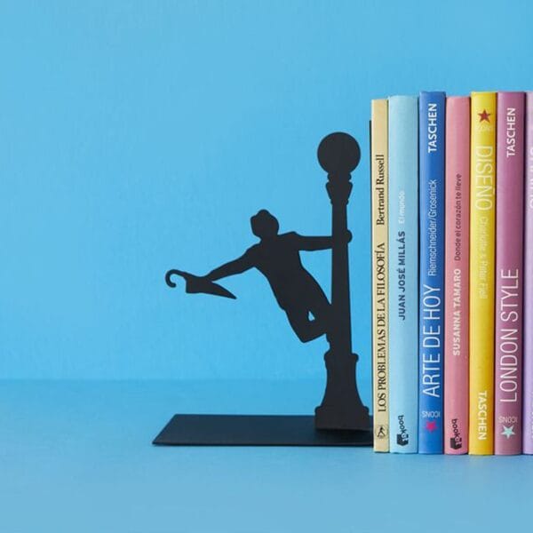 Sleek and elegant design to home your books. This metal bookend will make the perfect gift for avid readers and bookworms.