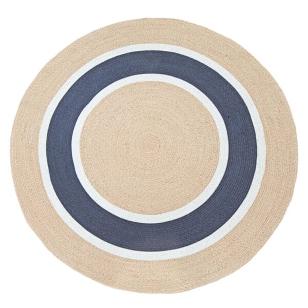 Lay the foundations for easy-breezy style with Hilo rugs. These fully outdoor rugs are made of 100% recycled PET polyester and provide hassle-free maintenance – simple hose them down with water and leave out in the sun. A natural tone forms the basis of these simple-to-style round rugs and a muted note of colour to complement your surroundings.