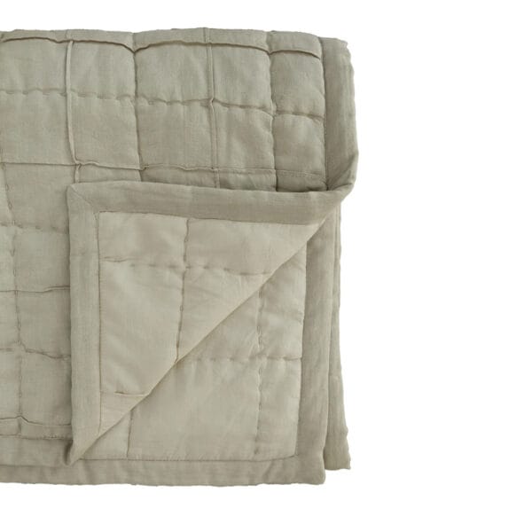 The hand-finished Anthology quilt features a classic pattern that evokes the nostalgia of hand-sewn quilts, while two subdued colourways give it a contemporary twist. With its delightful blend of soft cotton and durable linen, this quilt will be your perfect companion for cool evenings and lazy mornings. Cotton & linen blend with a microfiber filling and 100% cotton backing. Made in India
