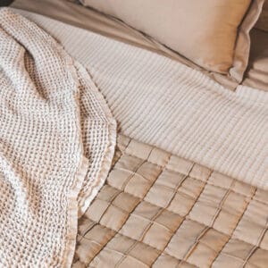 The hand-finished Anthology quilt features a classic pattern that evokes the nostalgia of hand-sewn quilts, while two subdued colourways give it a contemporary twist. With its delightful blend of soft cotton and durable linen, this quilt will be your perfect companion for cool evenings and lazy mornings. Cotton & linen blend with a microfiber filling and 100% cotton backing. Made in India