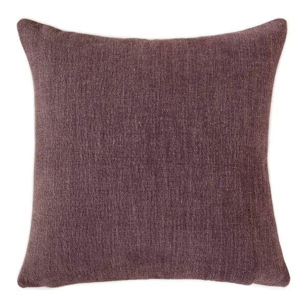 A relaxed, lived-in look characterises our effortlessly stylish Slouch scatters. Available in seven easy-to-style shades that resemble washed cotton, these scatters also feature subtle texture and piping detail that not only enhance the design but also give these scatters a casual yet elegant appearance. Made in South Africa