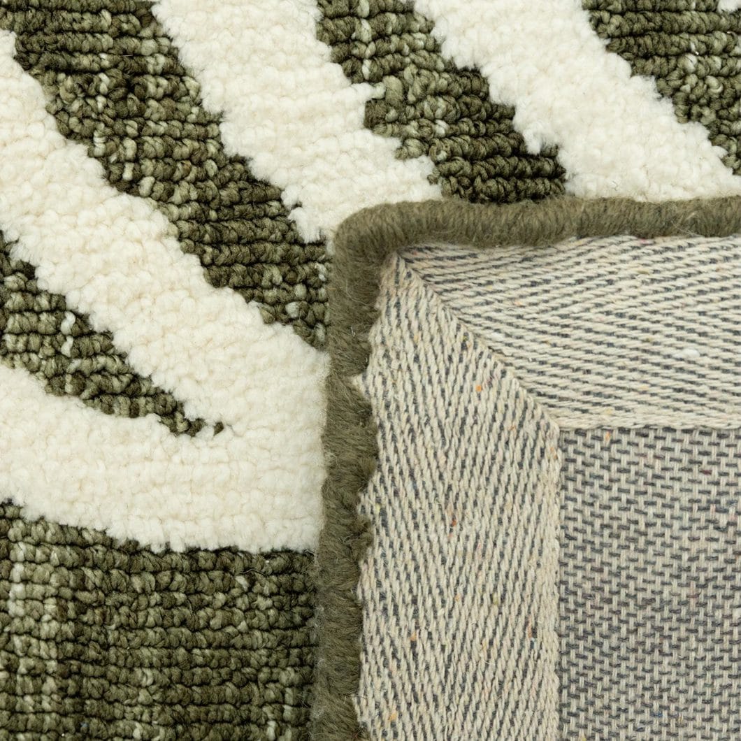 Aurelia Rug in Evergreen - Image 2